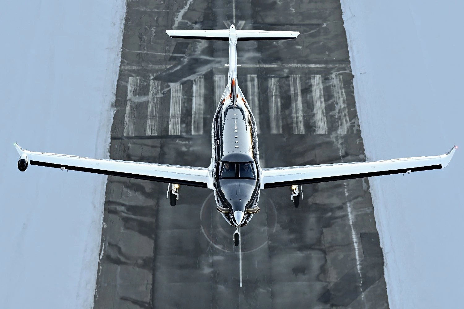 Pilatus PC-12 PRO recebe certificação para pouso automático em emergências com piloto incapacitado