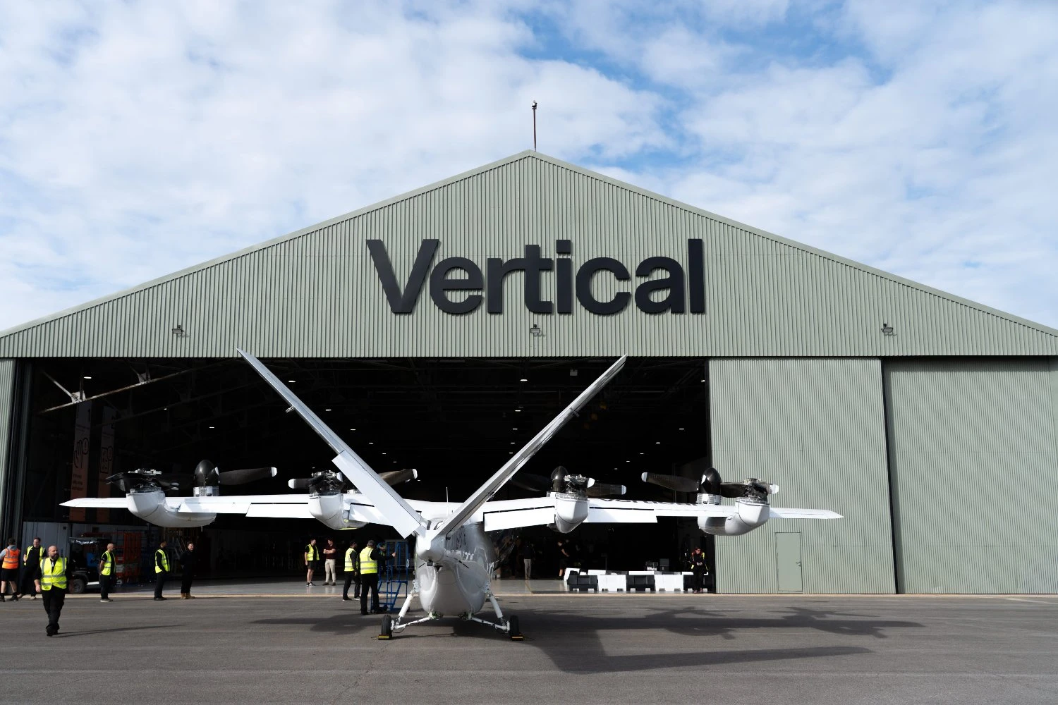 Rival da Embraer inaugura mini-fábrica de seu carro voador no Reino Unido