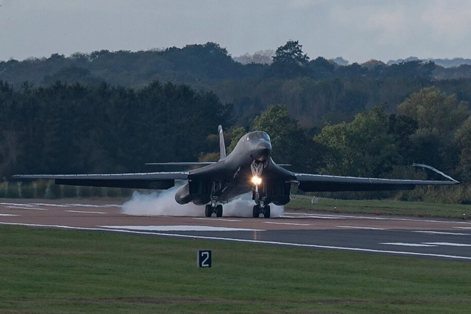 Bombardeiros B-1 dos EUA deixam base no Reino Unido após alerta terrorista