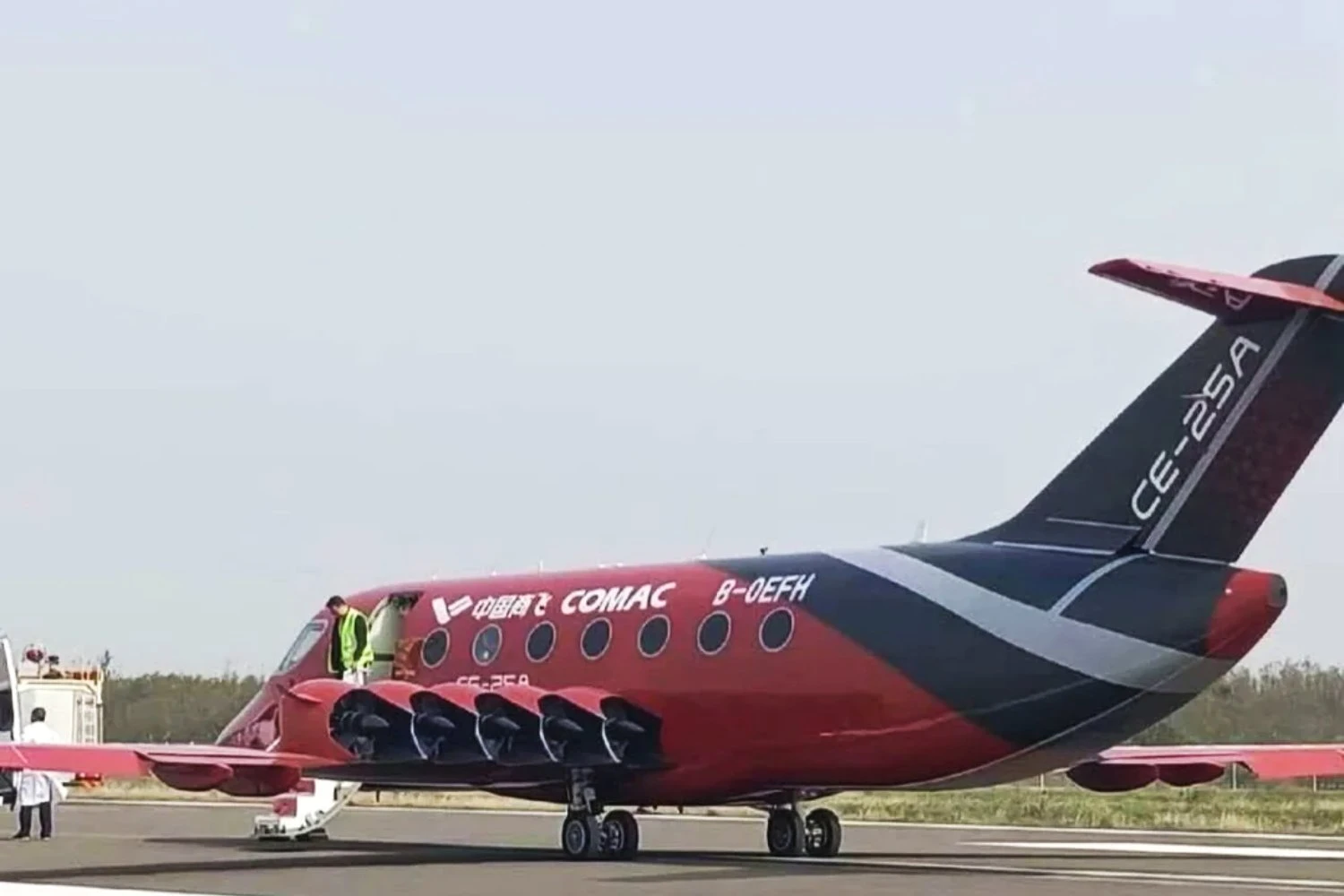 Avião elétrico chinês de 19 lugares aparece em imagens esquisitas