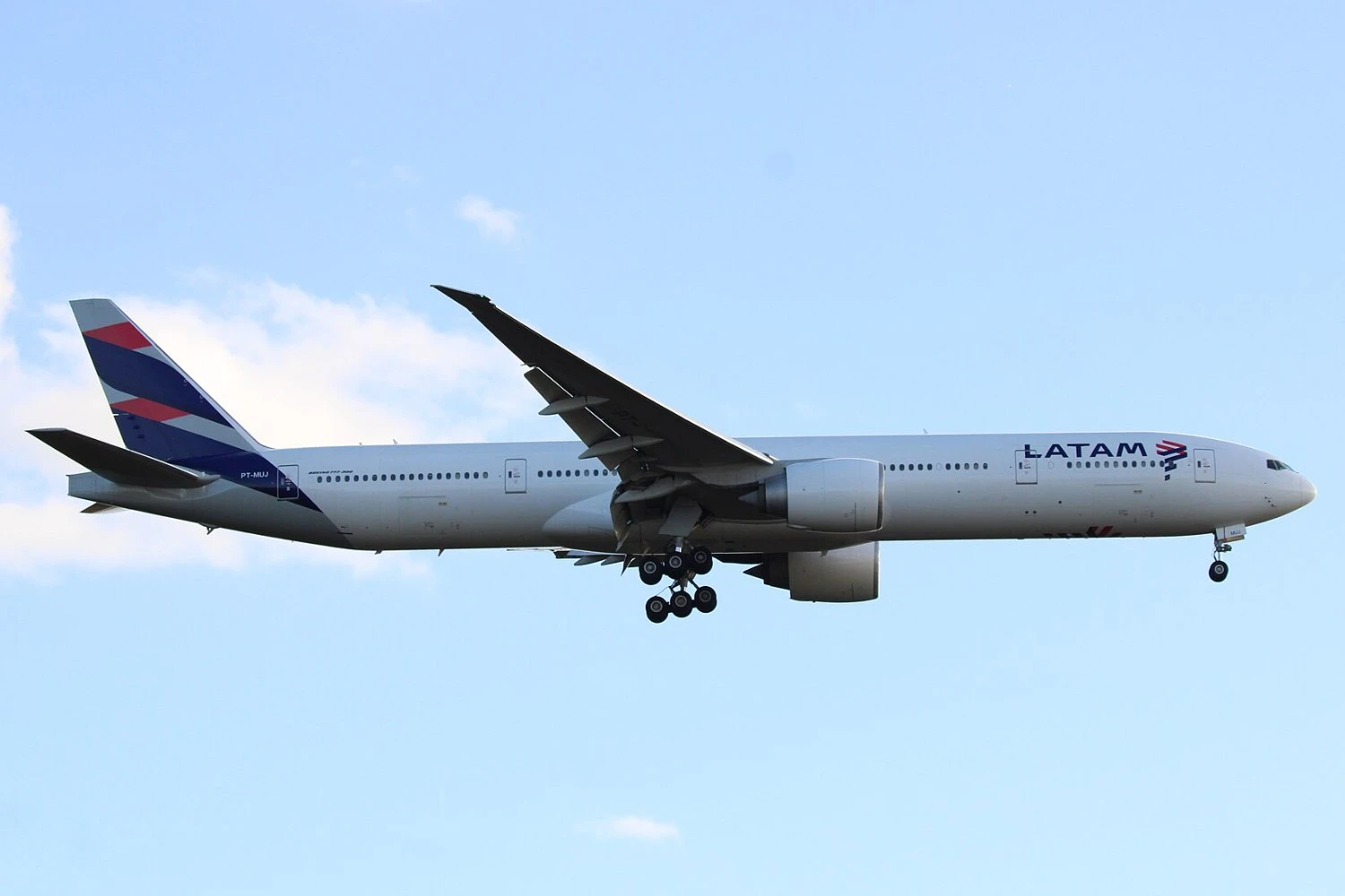 LATAM Airlines Brasil Boeing 777-300ER