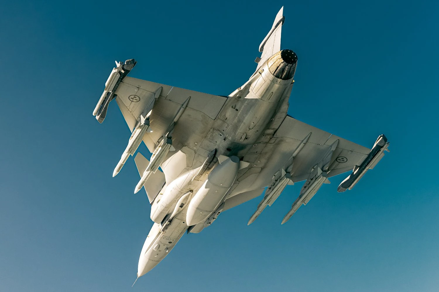 Suécia vai investir em ampliação do suporte ao motor do caça Gripen