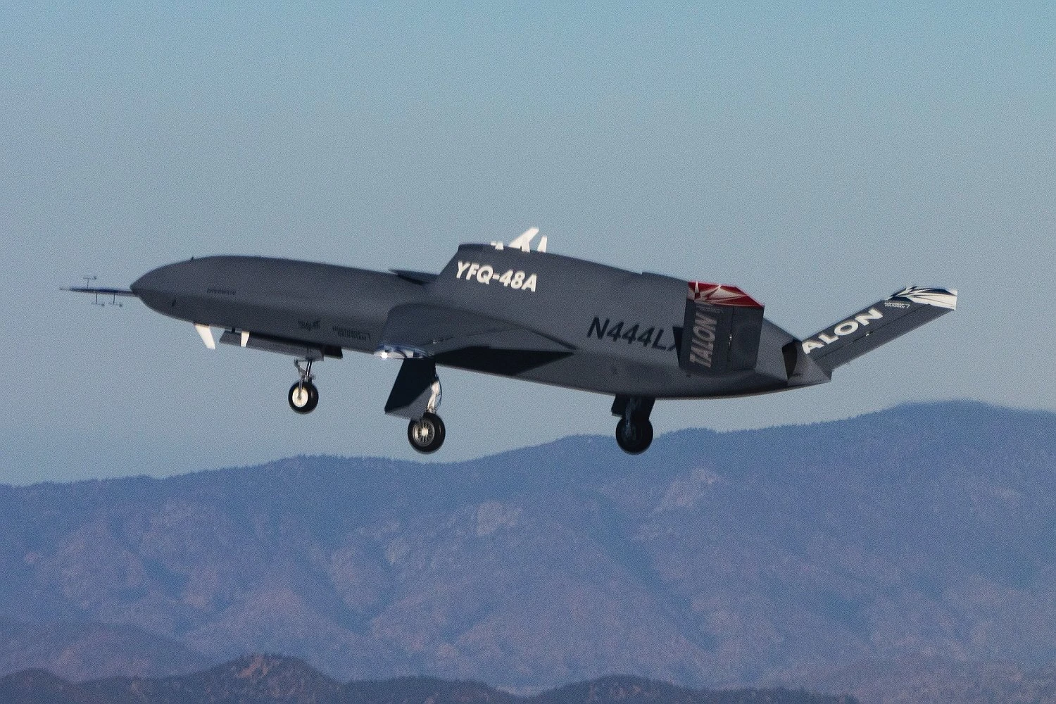 Primeiro voo do caça drone YFQ-48A | NORTHROP GRUMMAN