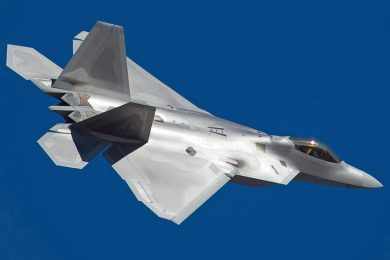 USAF leva invertida do governo e pode ser obrigada a atualizar caças F-22 mais antigos