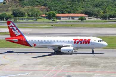 TAM quer comprar 20 aviões para retomar voos regionais