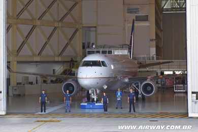 Roll-out do Embraer E175 com novos wingtips