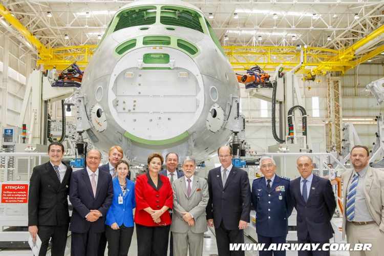 Primeiro KC-390 deve sair de Gavião Peixoto em 2016