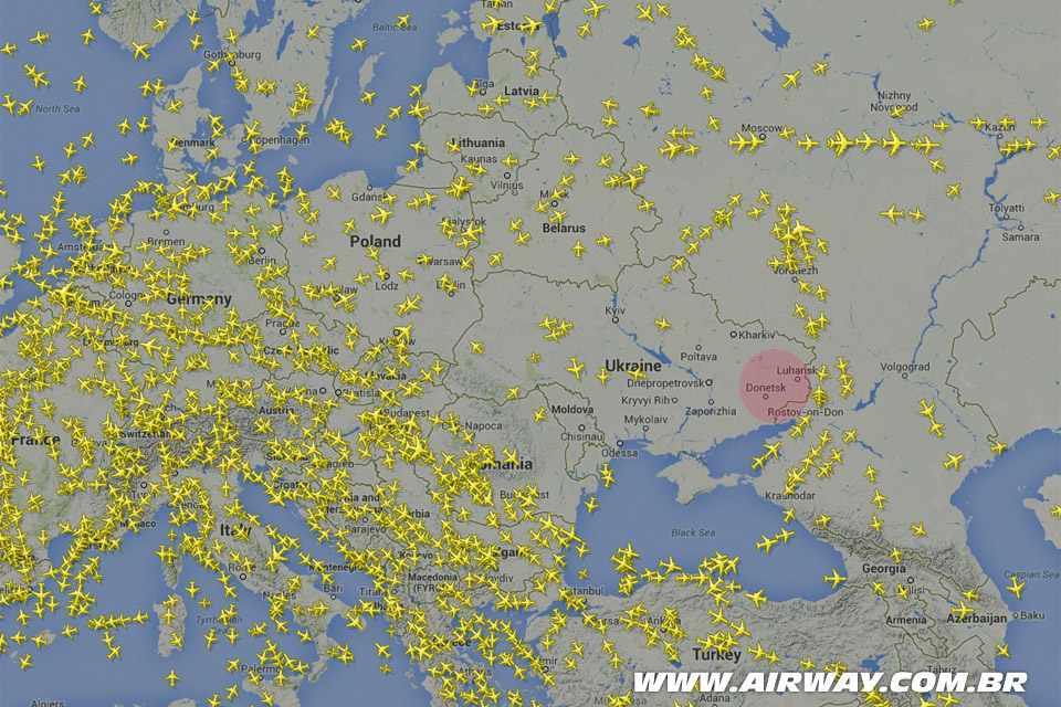 Tráfego aéreo na Europa revela buraco sobre região onde 777 da Malaysia foi atingido por míssilTráfego aéreo na Europa revela buraco sobre região onde 777 da Malaysia foi atingido por míssil