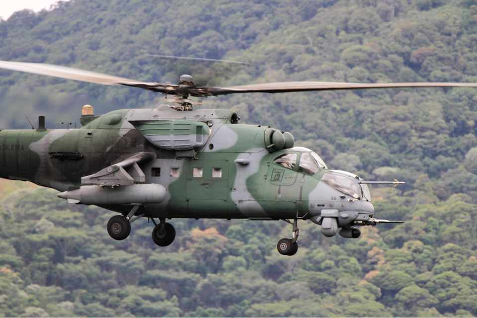 O helicóptero de ataque AH-2 também pode ser empregado na interceptação de aeronaves de baixa performance (FAB)