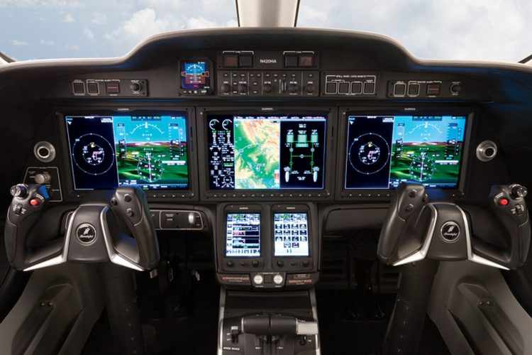 A cabine da HondaJet possui os mais avançados sistemas aviônicos da atualidade