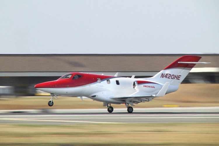 HondaJet parte para sua primeira viagem entre continentes