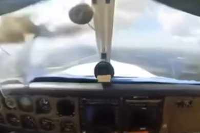 Avião estava a 270 km/h no momento do impacto