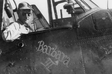 George Bush na cabine de seu TBF Avenger "Barbara III"