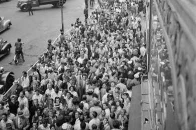 Pessoas sendo evacuadas do Empire State Building