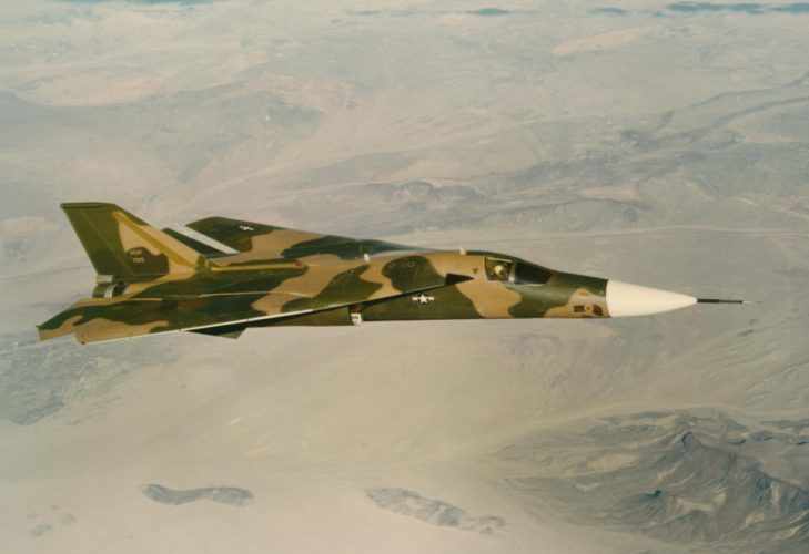 O General Dynamic F-111 "Aardvark" - 2.655 km/h