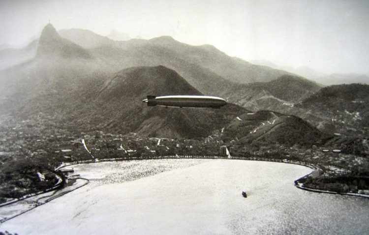 Graf Zeppelin durante uma de suas tantas passagens pelo Rio de Janeiro