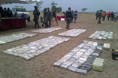 No avião destruído foram encontrados mais de 300 tabletes de cocaína