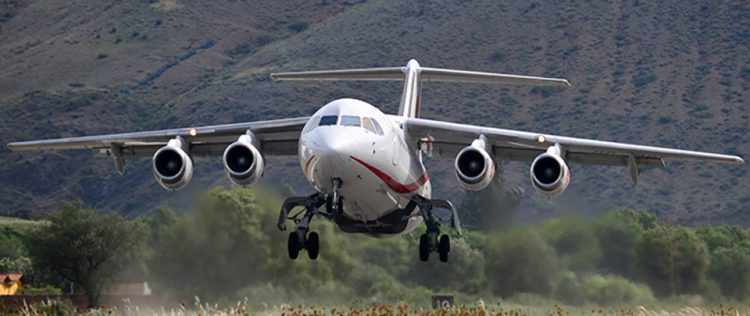O BAe 146 pode voar a velocidade máxima de 801 km/h