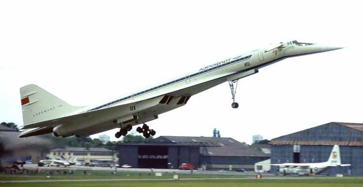 O Tupolev Tu-144 era maior e mais rápido que o Concorde; no Ocidente ganhou o apelido "Concordski" (Divulgação)