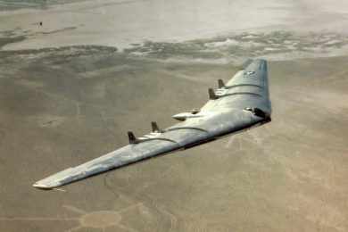 A asa voadora Nortrop YB-49 é uma continuação de projetos iniciados na Alemanha ainda durante a II Guerra Mundial