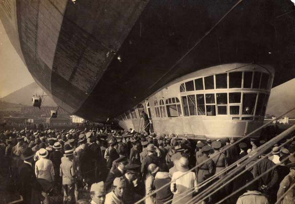 Rara imagem do Graf Zeppelin de quando pousou no Rio de Janeiro pela primeira vez