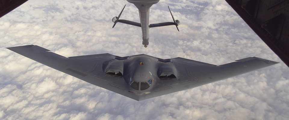 O B-2 Spitit pode transportar até 18 toneladas de bombas (USAF)