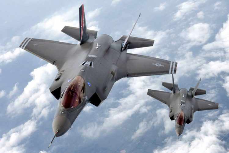 O caça naval F-35 será o primeiro avião Stealth capa de decolar e pousar na vertical (STOL)
