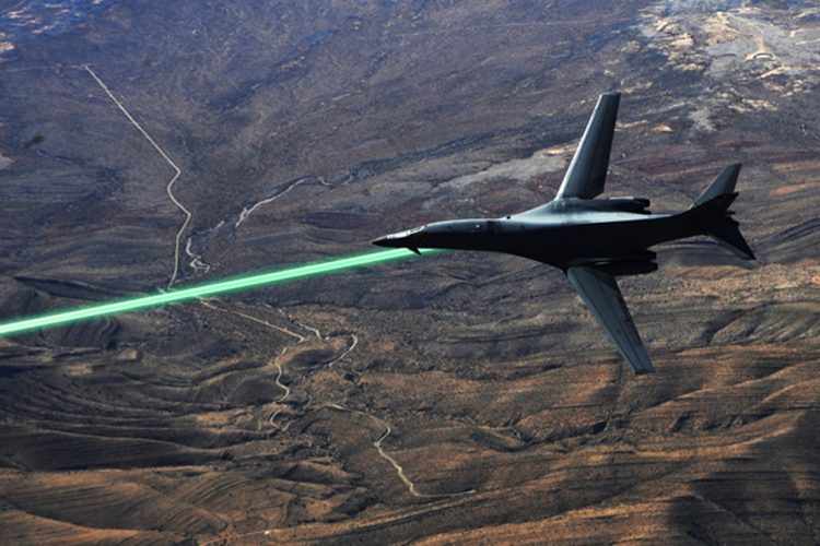 O projeto principal é a aplicação do laser em aviões
