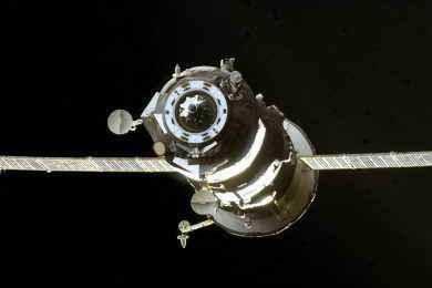 Na foto a nave M-17, semelhante ao cargueiro M-27M que está caindo em direção a Terra