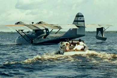 Passageiros embarcam no PBY Catalina. O hidroavião foi muito utilizado nas rotas da Panair na Amazônia