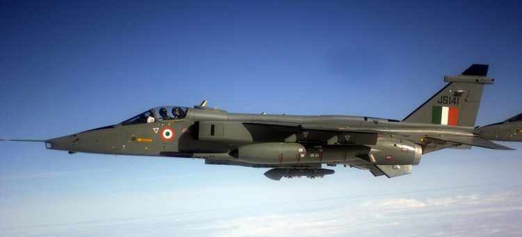 O avião que caiu é um Jaguar biplace, para dois tripulantes (Foto - IAF)
