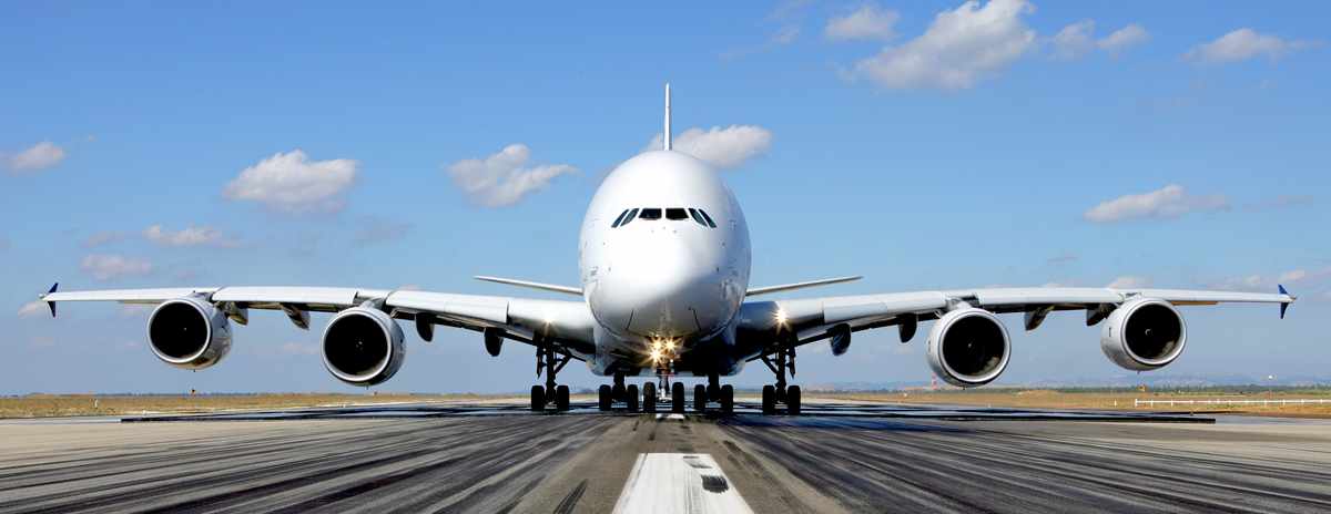 O A380 precisa de pistas mais largas para evitar que detritos entrem nos motores (Divulgação)