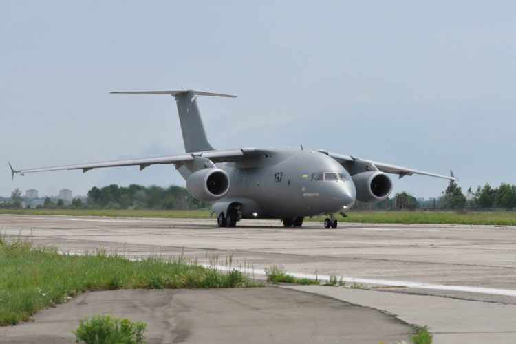 O AN-178 foi concebido para uso civil e militar (foto - Antonov)