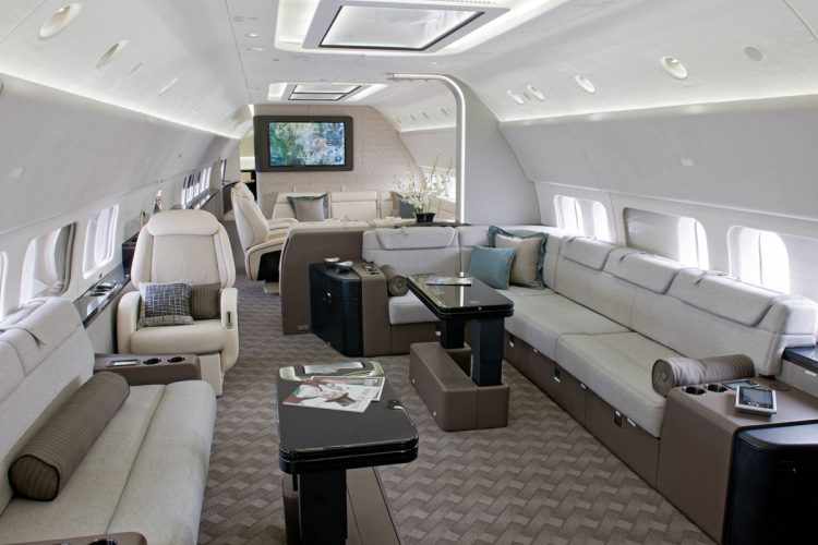 Nem parece o interior de um avião, tamanho o conforto e luxo (Foto - Boeing)