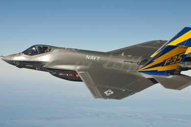 O F-35 pode atingir a velocidade máxima de 1.930 km/h (Foto - US Navy)