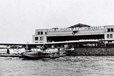 Instalações da Panair do Brasil na "Ponta do Calabouço", década de 1930 ; na imagem um hidroavião Consolidated Commodore (Domínio Público)