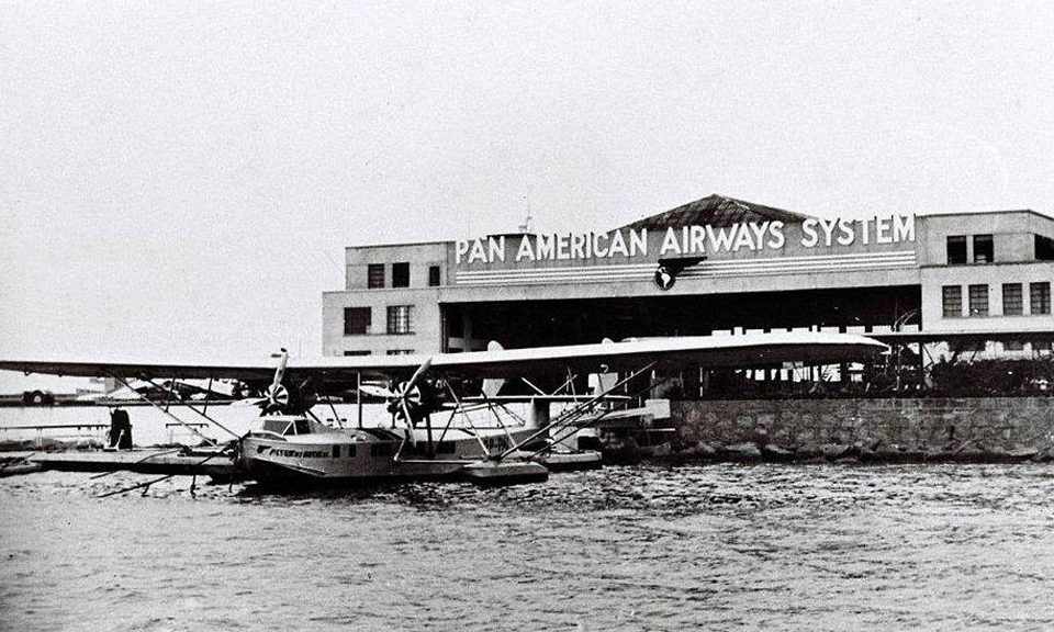 Instalações da Panair do Brasil na "Ponta do Calabouço", década de 1930 ; na imagem um hidroavião Consolidated Commodore (Domínio Público)