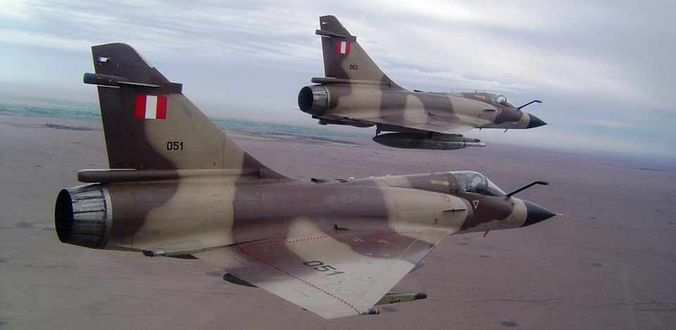 O Peru havia acabado de comprar os caças Mirage 2000, mas ainda não sabiam como operar seus mísseis (Foto - FAP)