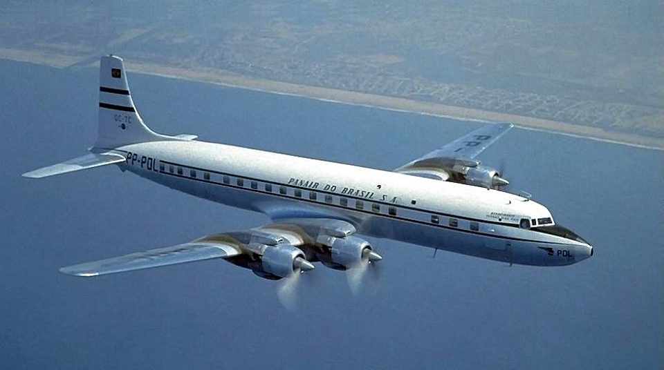 O Douglas DC-7 foi o principal avião da Panair do Brasil em rotas internacional nos anos 1950 e 1960