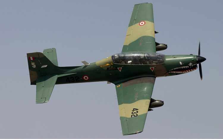 O Peru atacou posições equatorianos com o avião de ataque brasileiro Embraer Tucano (Foto - Chris Lofting)