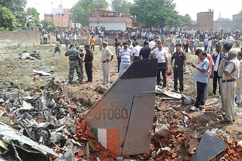 O acidente com o avião de ataque Jaguar aconteceu por volta das 8:47 desta manhã (Foto - Hindustan Times)