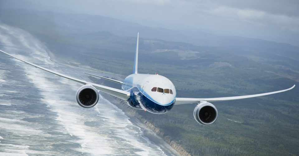 O ar na cabine do 787 é mais agradável devido a possibilidade de poder umedecer o ambiente sem risco oxidação (Foto - Boeing)