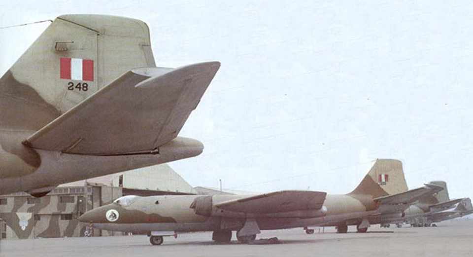 Os antigos bombardeiros Camberra foram usado pelo Peru com pouco êxito. Um avião caiu por conta do mau tempo (Foto - FAP)