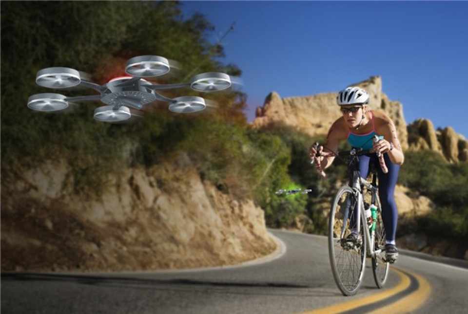 O Cyclodrone vai sinalizando aos carros a posição do ciclista