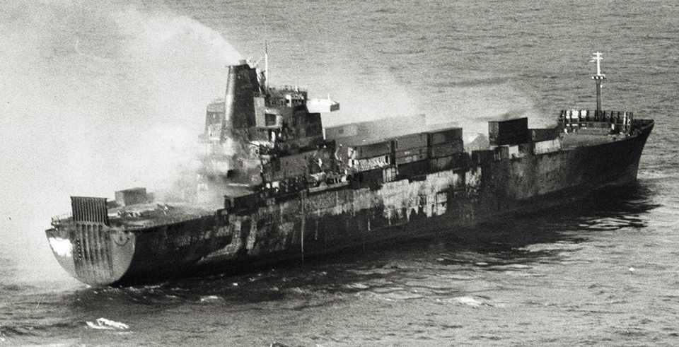 Un cargo de la marine britannique a également été touché par un missile pendant la guerre des Malouines