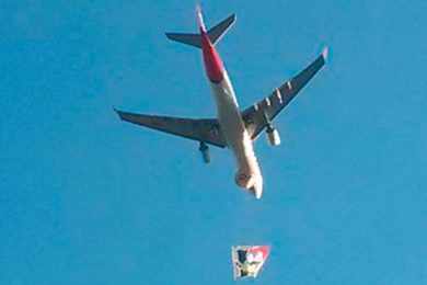 Airbus da TAM passa perto de um balão. Colisão pode derrubar a aeronave
