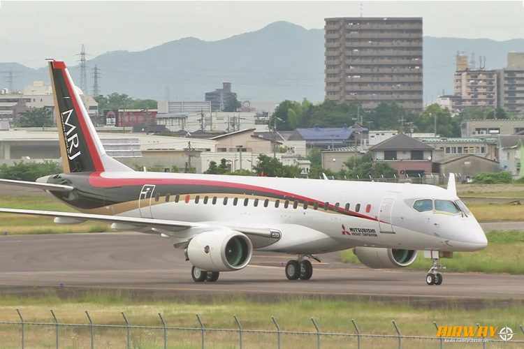 Mitsubishi MRJ realiza primeiro teste de táxi