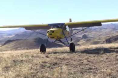 Nas mãos de bons pilotos, o Super Stol pode pousar no top de montanhas (Fotos - Reprodução/Steve Henry)