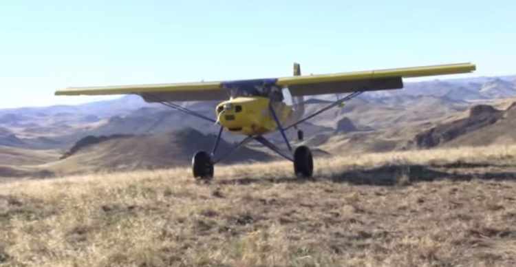 Nas mãos de bons pilotos, o Super Stol pode pousar no top de montanhas (Fotos - Reprodução/Steve Henry)