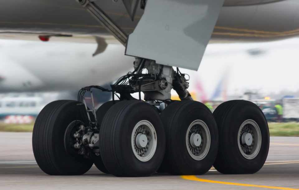 Entrar no compartimento do trem de pouso é fácil. Difícil é sair vivo: as temperaturas são congelantes e há pouco oxigênio (Foto - Airbus)